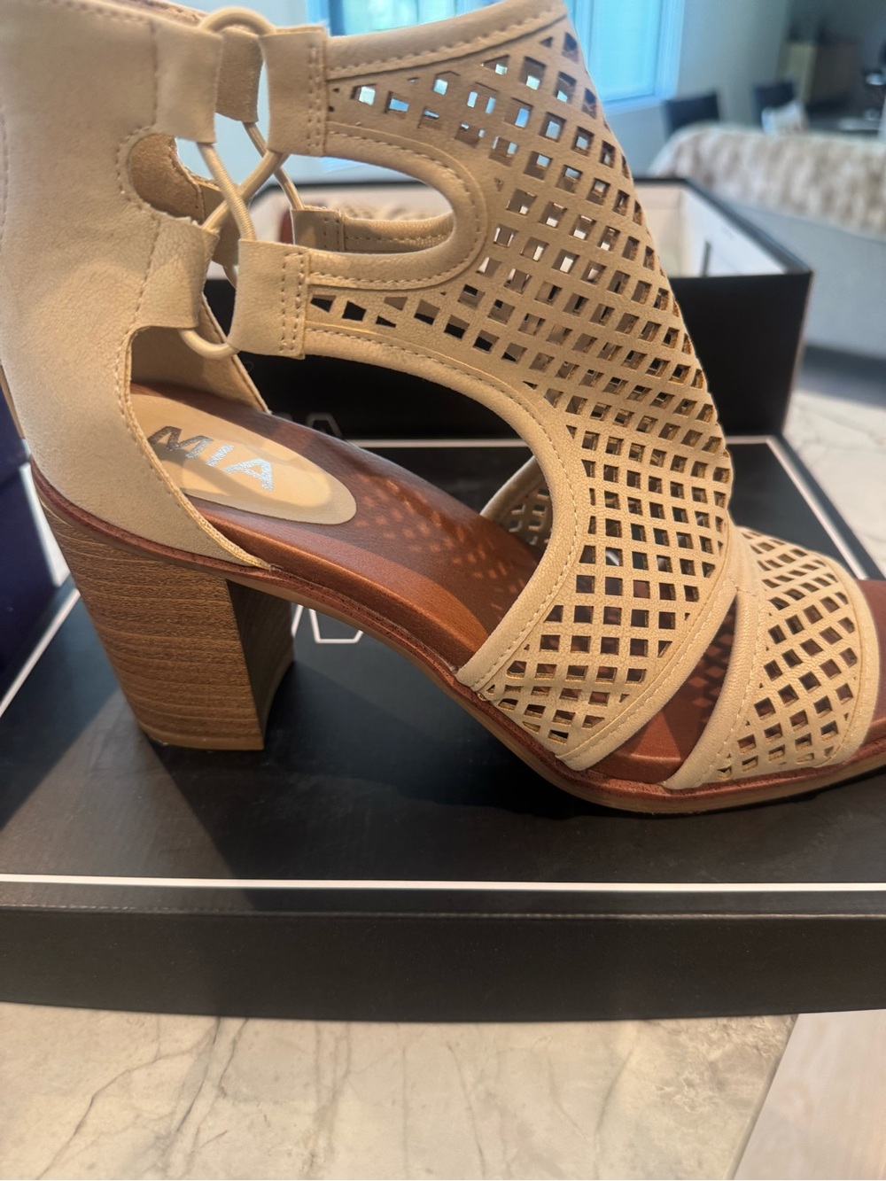 MIA Women's Tan Laser-Cut Block Heel Sandal New with Tags Size 10